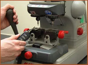 Dayton Liberty Locksmith Dayton, OH 937-835-2033 - 14-auto-car-key-cut